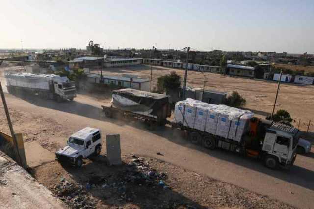 دخول 100 شاحنة مساعدات إلى غزة والأونروا تطلب المزيد