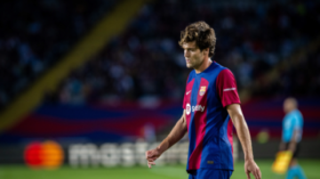 برشلونة يعلن غياب لاعبه ألونسو عن موقعة جيرونا في ديربي كتالونيا